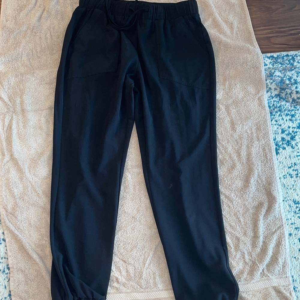 New York and company black dress pants. Size XS fits like a small.